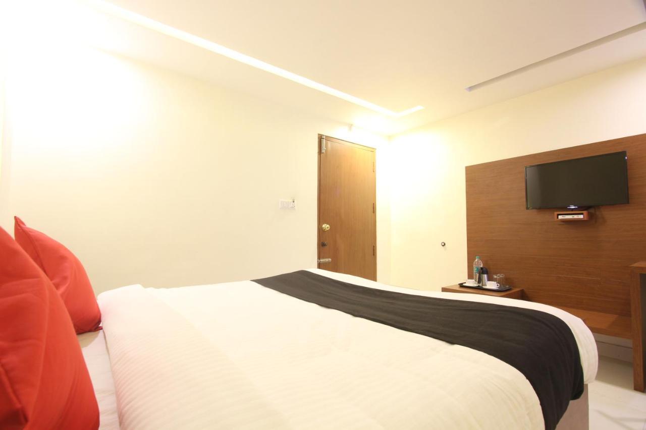 Divines Business Hotel Kuzhittura Luaran gambar